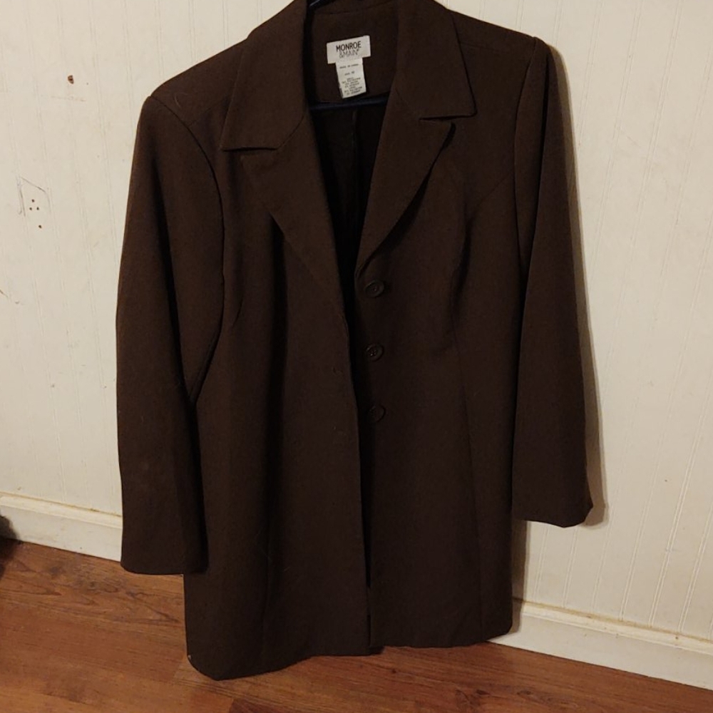 NWOT. Monroe & Main suit with thigh length jacket.